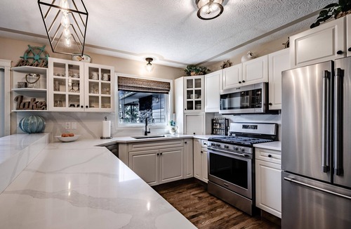 Sylvan Lake Cottage | Lakefront Luxury (May 15 - June 15 SPRING SALE) Book Your Escape Now!
