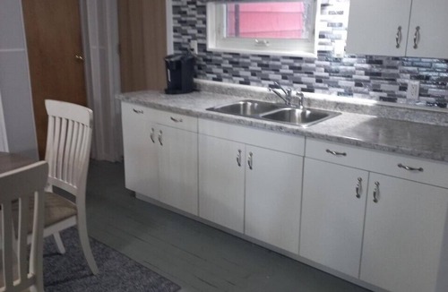 Colchester Cottage | Lakefront 2 Bedroom Cottage For Rent