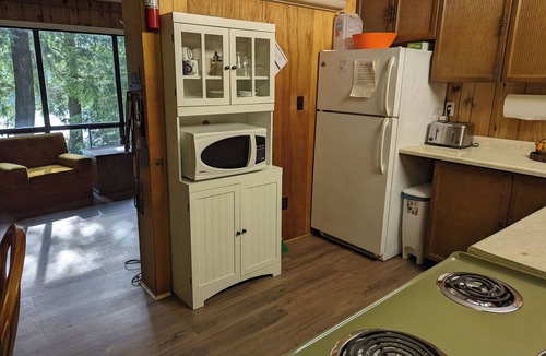 Clear Lake Cottage | Lakefront 3 bdrm Getaway, north Muskoka near Huntsville