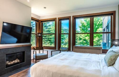 Lac Superieur Village House | Lakefront and Mountain View - Resort Studio