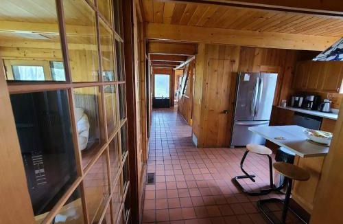 L'Ile-Bizard Ski Chalet | Lakefront Chalet in Montreal