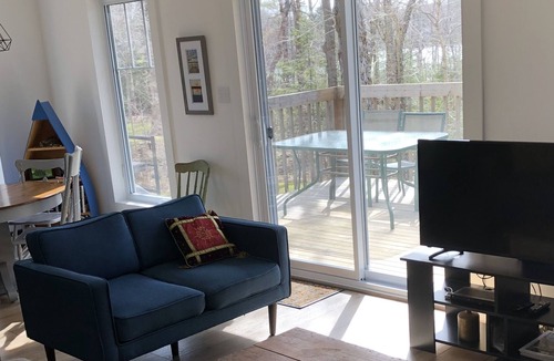 Kings County Cottage | Lakefront Cottage with Stunning Sunsets