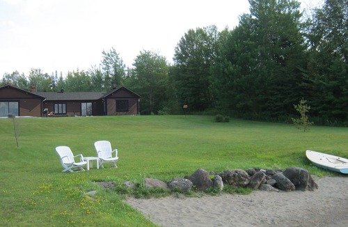 Stratford Ski Chalet | Lakefront cottage Aylmer