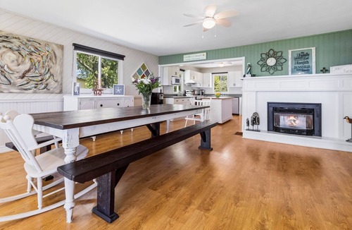 Dunnville Cottage | Lakefront Cottage on Private Beach