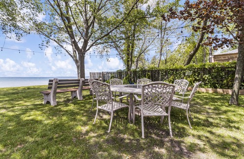 Dunnville Cottage | Lakefront Cottage on Private Beach