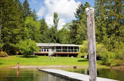 Port Alberni House | Lakefront escape with private beach and dock