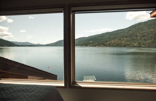 Christina Lake Cottage | Lakefront Hideaway w/beautiful views, quiet area, private lake access & dock!