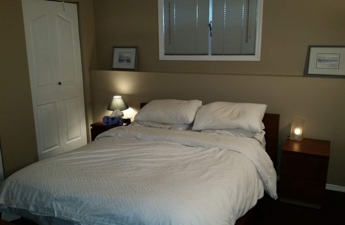 Vernon House | LAKEFRONT HOUSE, Dock, Firepit, Boat Lift - 7 day Saturday to Saturday Only