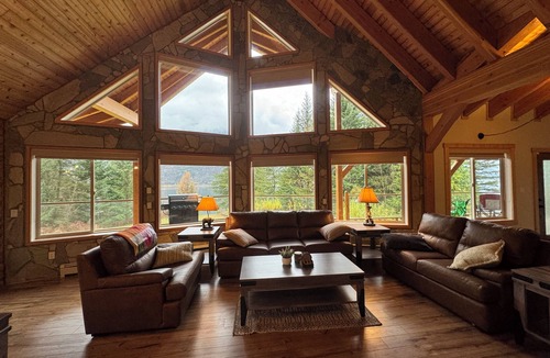 Central Kootenay House | Lakefront House with Beach by Nakusp and Burton on Arrow Lake