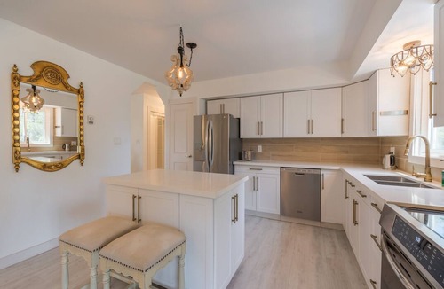 Greater Napanee House | Lakefront "Luxury" Fully Equipped Cottage with game room & deck.