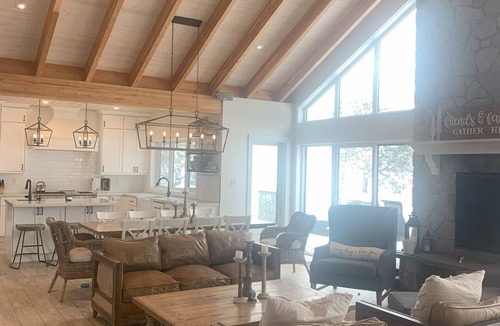 Lac La Hache Ski Chalet | Lakefront Luxury on Lac La Hache – 4BR, Sleeps 8+ Private Launch Dock & Hot Tub!