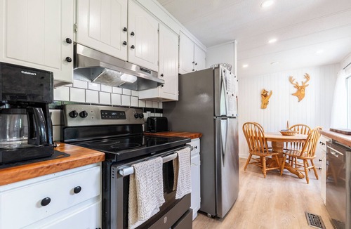MacTier House | Lakefront Muskoka Retreat 4 Bedroom Cottage