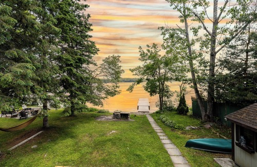MacTier House | Lakefront Muskoka Retreat 4 Bedroom Cottage