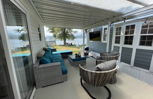 Christina Lake House | LAKEFRONT Park Model at Christina Lakeside Resort