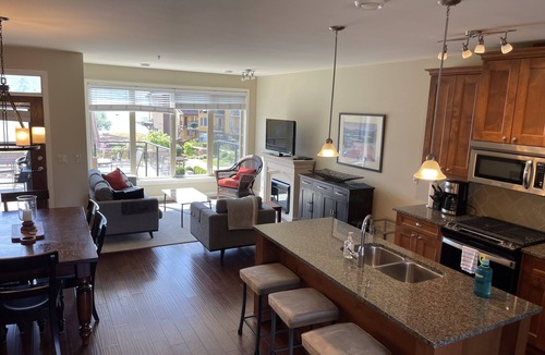 Westbank Condo | Lakefront, pool, hot tub, exc room. Bk Sept Oct . daily, weekly, or monthly