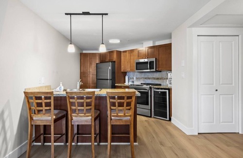 Westbank Apartment | Lakefront Resort Condo with Pool