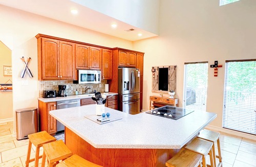 Roach House | Lakefront Retreat - Mile Marker 42 - Dock Bar + Sleeps 15!