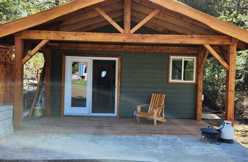 Youbou Cottage | Lakefront Retreat on Lake Cowichan located in sunny Youbou BC