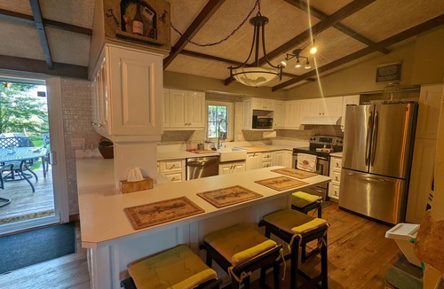 Val Morin Ski Chalet | Lakefront tranquil chalet with spa near all outdoor activities