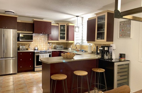 Val-des-Bois House | Lakehouse w/stunning views and a swimming pool‼️