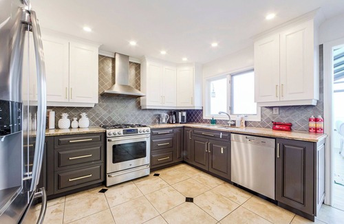Grimsby House | Lakehouse with Spectacular View + Pool and 5 Bedrooms close to Niagara Falls