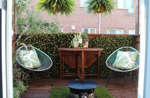 Humber Bay Apartment | LakePark Artsy 3 bedroom Townhouse 1 Parking