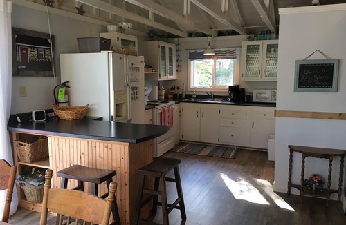 Morell Cottage | Lakeside Beach Cottage "Salty Shores" Lic #2031037