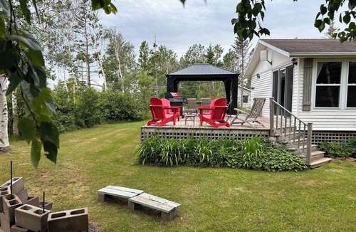 Morell Cottage | Lakeside Beach Cottage "Salty Shores" Lic #2031037