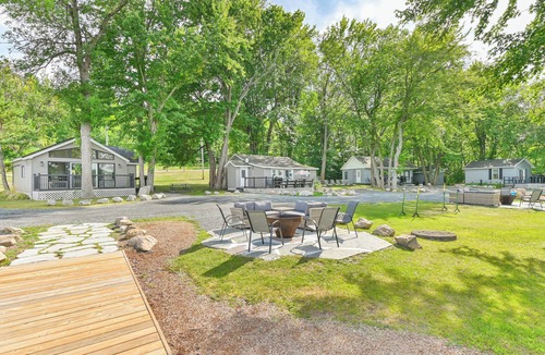 Centre Hastings Cottage | Lakeside Bliss - Charming 3BR Cottage on the Waternn