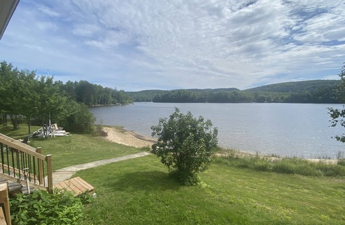 Chute-Saint-Philippe Ski Chalet | Lakeside cottage in the Upper Laurentians