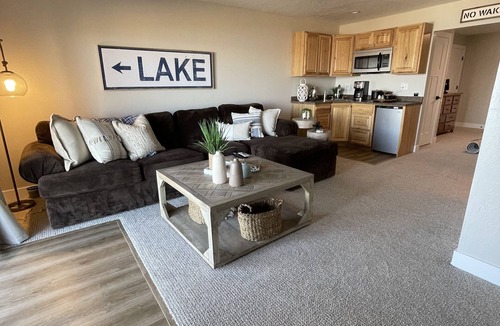 Harbor Village Condo | Lakeside Haven