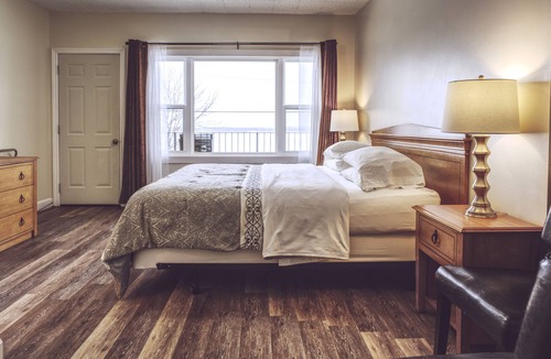 Ramara Hotel | Lakeside Inn