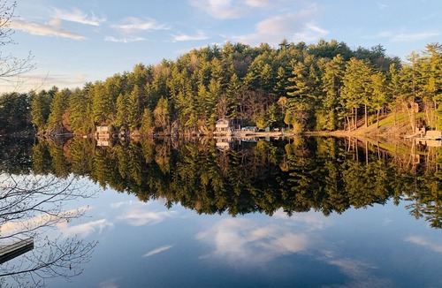Val-des-Monts Ski Chalet | Lakeside living at it’s best on Lac Mcgregor