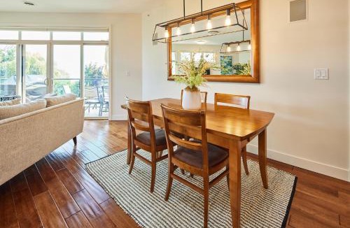 Westbank Apartment | Lakeside Luxe Haven
