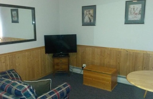 Williams Lake Hotel | Lakeside Motel