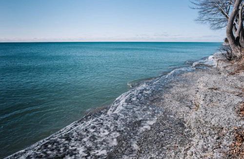 Wellington House | Lakeside PEC: Beautiful Waterfront & Patio