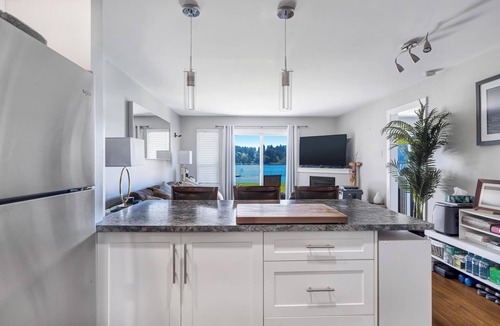 Shawnigan Lake Condo | Lakeside Resort Suite on Shawnigan Lake. Easy beach and lake access!