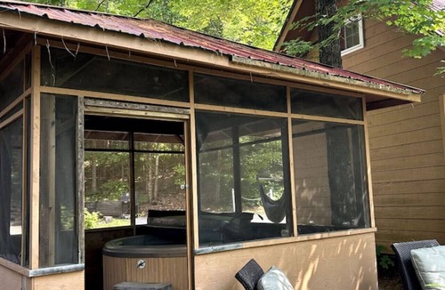 Otter Lake House | Lakeside Retreat with Hot Tub and Bunkie. Sleeps 10