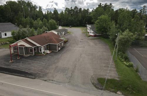 Plaster Rock Hotel | Lakeside Stays