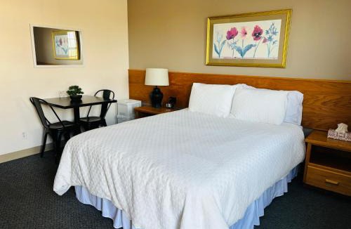 Plaster Rock Hotel | Lakeside Stays