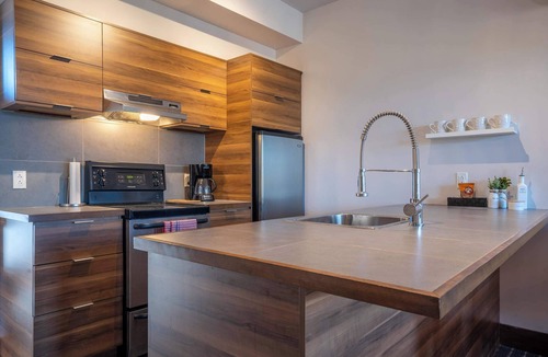 Lac Superieur Village Condo | Lakeside Suite with Mountain View & Resort