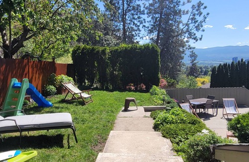 Central Okanagan House | Lakeview home, eight minutes drive to beach or downtown; quiet country setting