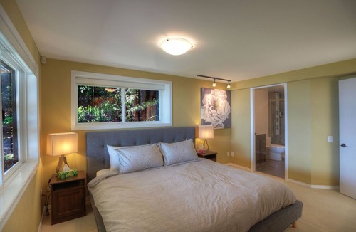 Westbank Villa | Lakeview, near beach with Heated Pool & Sauna