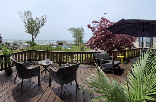 Sherkston RV Rental | Lakeview Sherkston Shores Cottage Sleeps 6 with Lifted Golf Cart