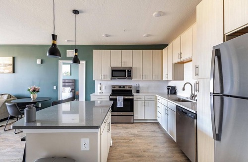 Kenton Apartment | Landing | Chic 2BD, Gym, Yoga Studio
