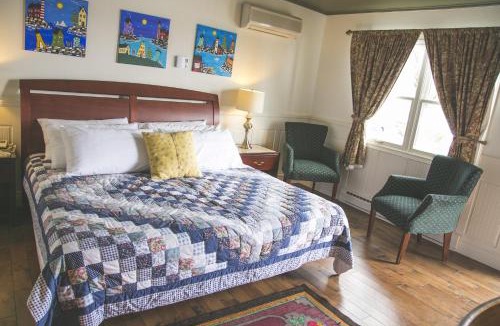 Queens Hotel | Lanes Privateer Inn