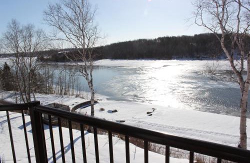 Montague Hotel | Lanes Riverhouse Inn & Cottages