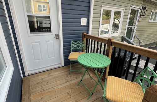 Quidi Vidi Apartment | Large 1 Bedroom Apartment in the Heart of Quidi Vidi (Ground Level)