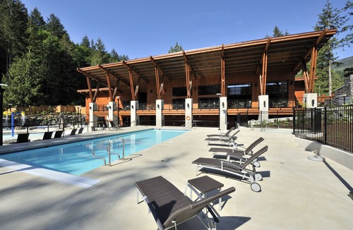 Lindell Beach Cottage | Large 3 Bedroom Cottage with Resort Like Amenities
