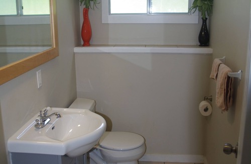Central Okanagan House | Large 4+ bdrm Home, Pet Friendly Games room kid friendly, 2 Kitchens.